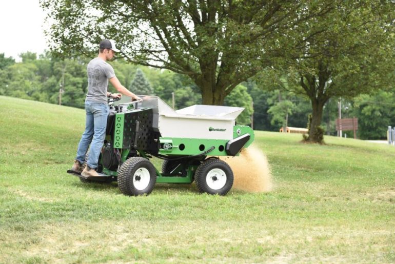 Earth & Turf Products 415 SP standon topdresser SportsField Management